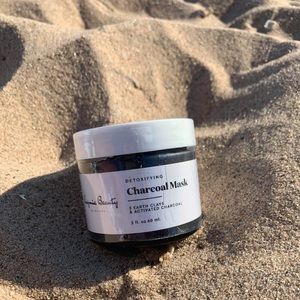 DETOXIFYING CHARCOAL MASK